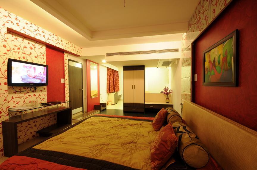 Hotel Surabhi Regency Ānand Exterior foto